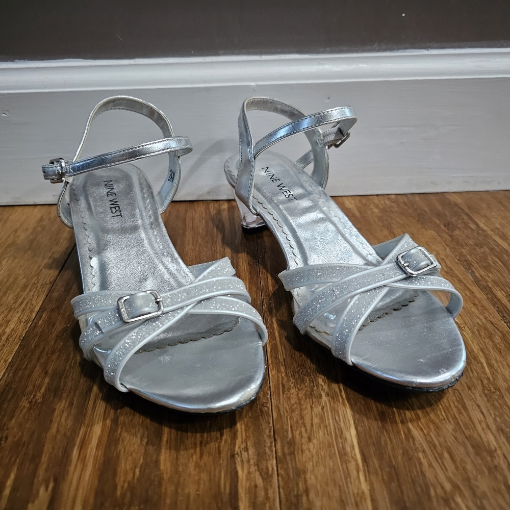 💎 Nine West Girls Silver Shimmering Glitter Dress Sandals Clear Heel Size 2.5 M